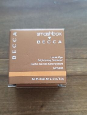 NIB Becca under eye Brightening Corrector Medium